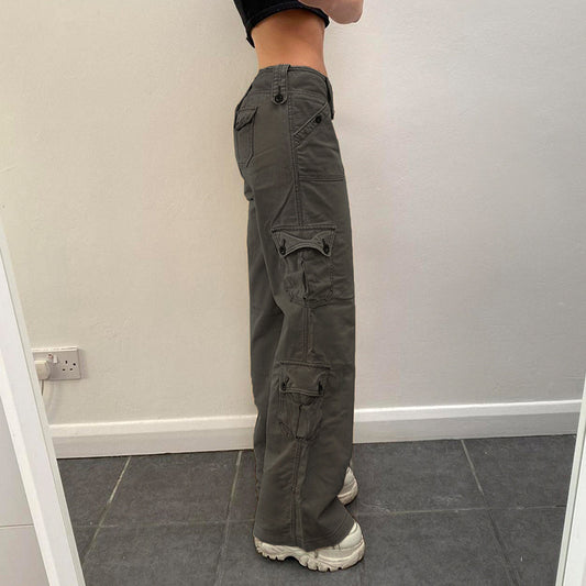 Low-Waist Cargo Pants a woman wearing them from the side 